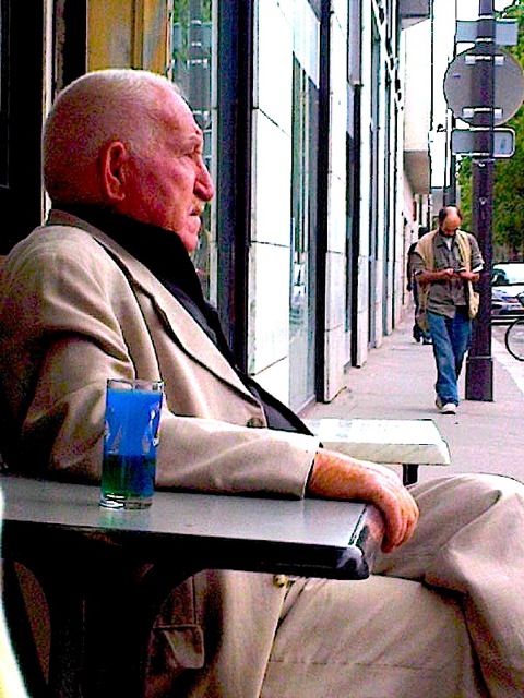 vieil homme terrasse quai de loire